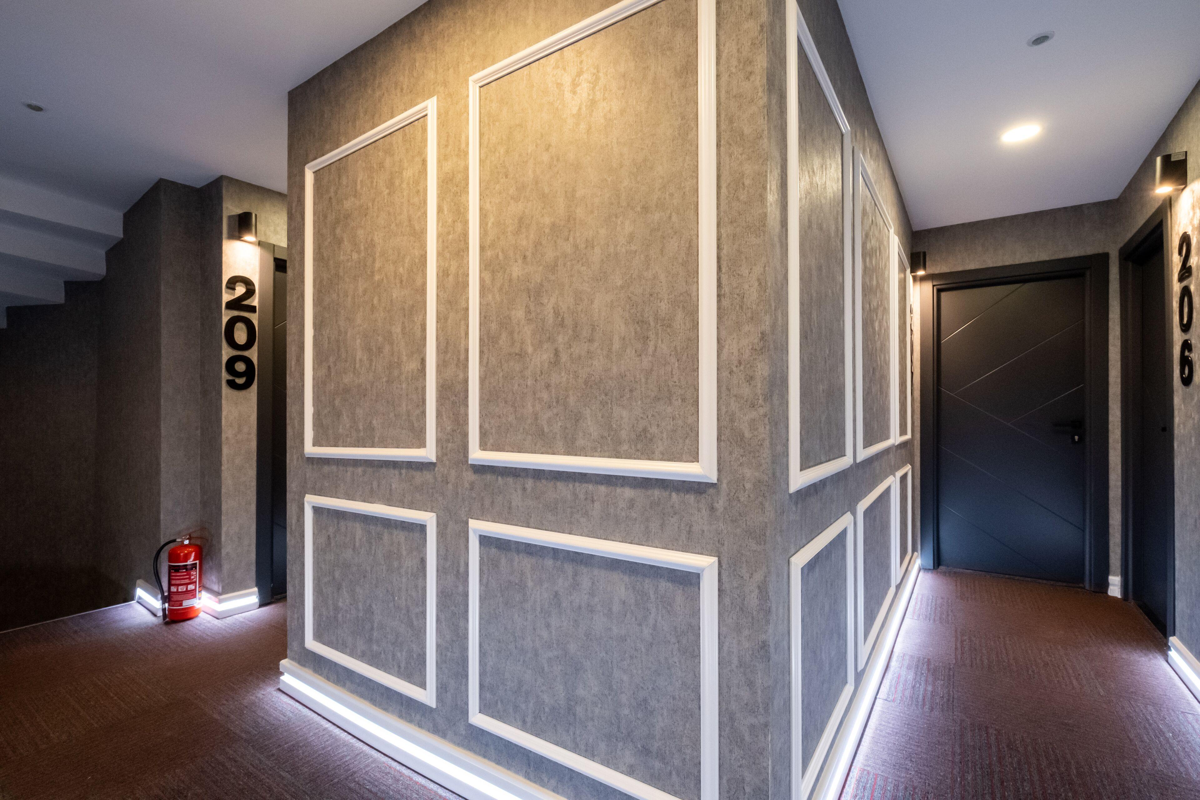 The Queen Hotel — Photos 1